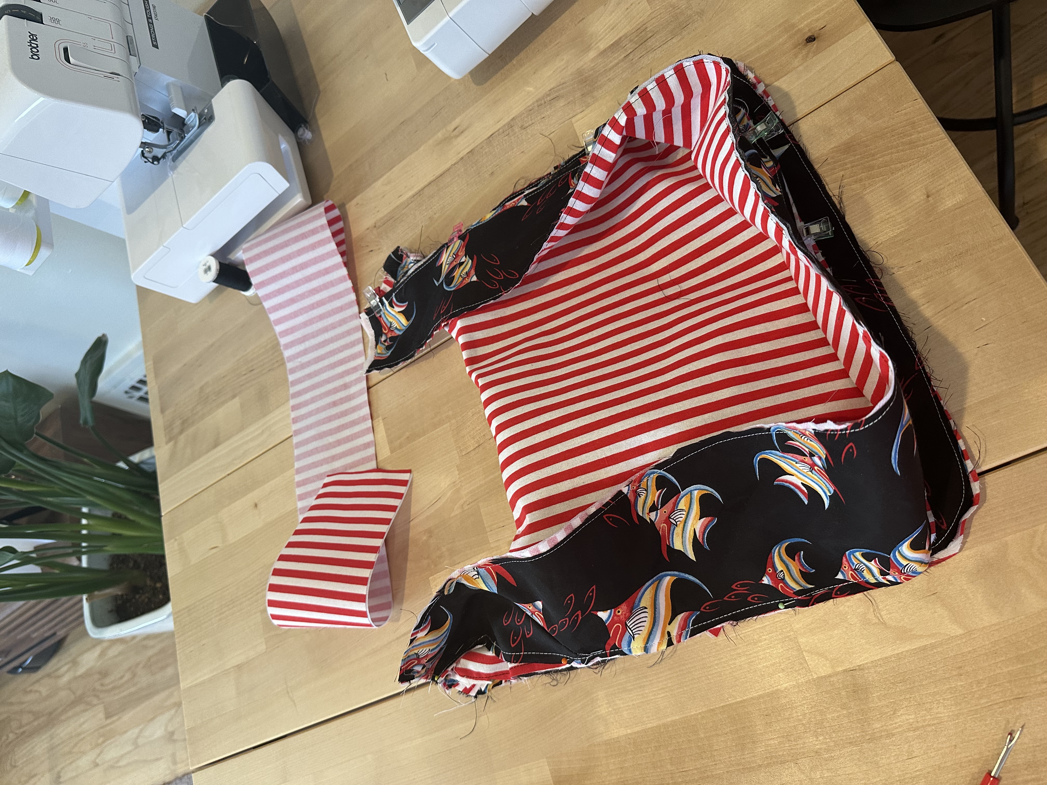 Sewing the bias tape along the curved edge of the Billy Bag